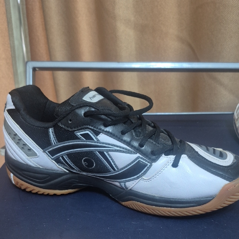 Men's Black and White Sports Shoes